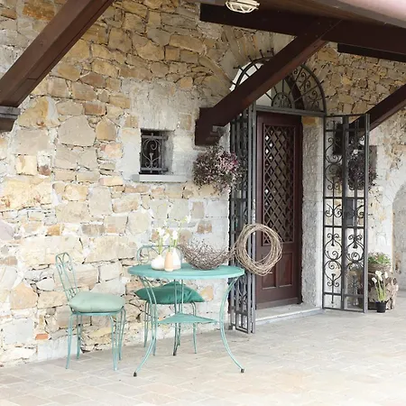 مزرعة للإقامة Viscardo